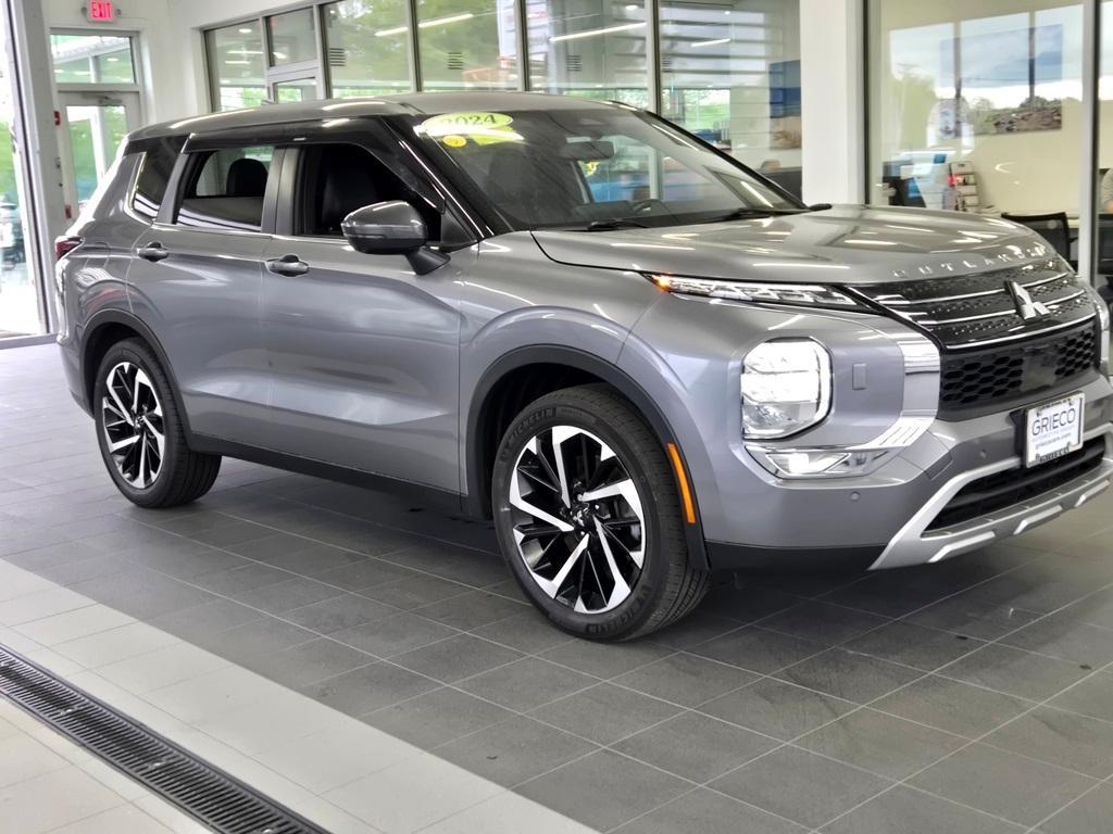 used 2022 Mitsubishi Outlander car, priced at $20,915