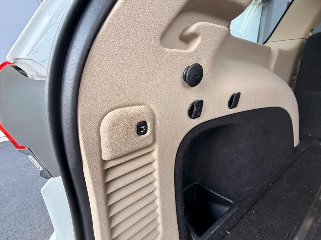 used 2015 Jeep Grand Cherokee car, priced at $13,917