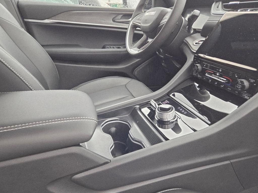 new 2025 Jeep Grand Cherokee car, priced at $45,879