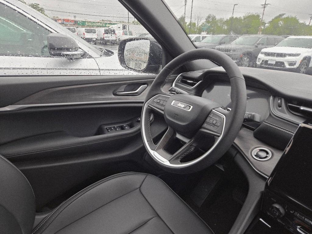 new 2025 Jeep Grand Cherokee car, priced at $45,879