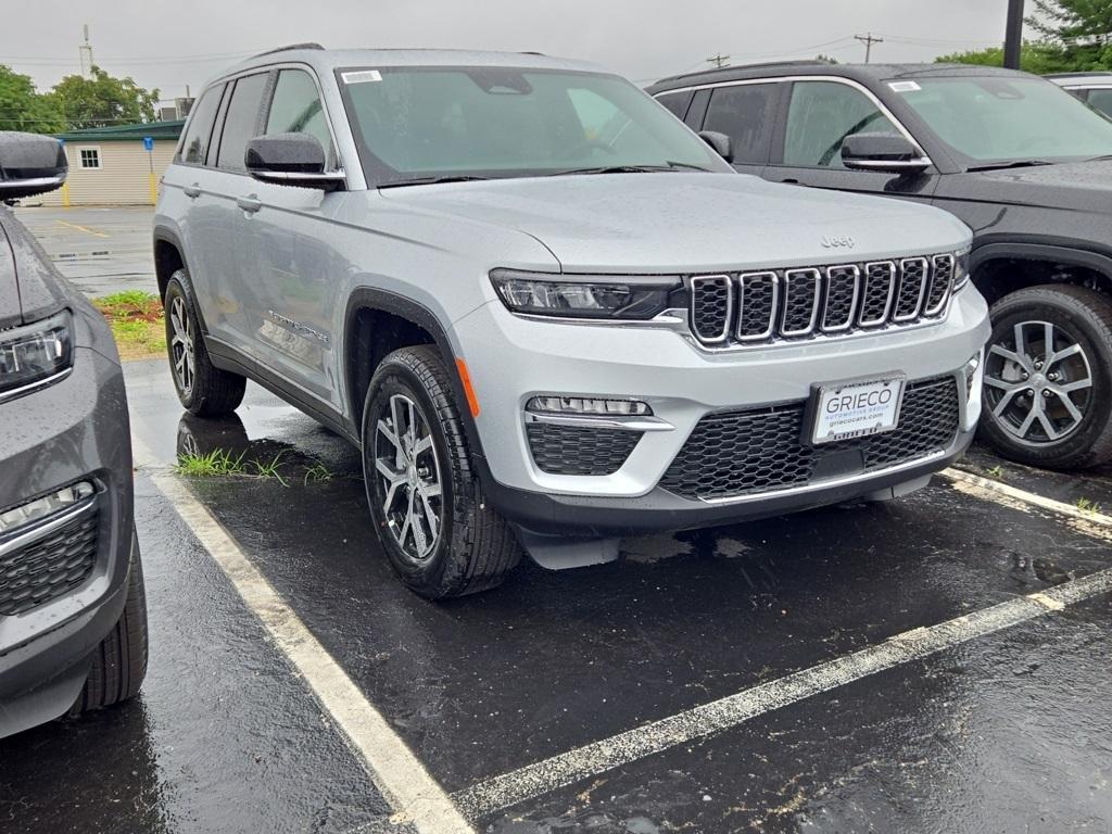 new 2025 Jeep Grand Cherokee car, priced at $45,879