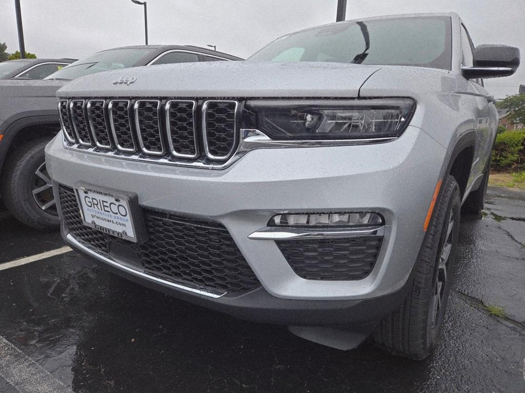 new 2025 Jeep Grand Cherokee car, priced at $45,879