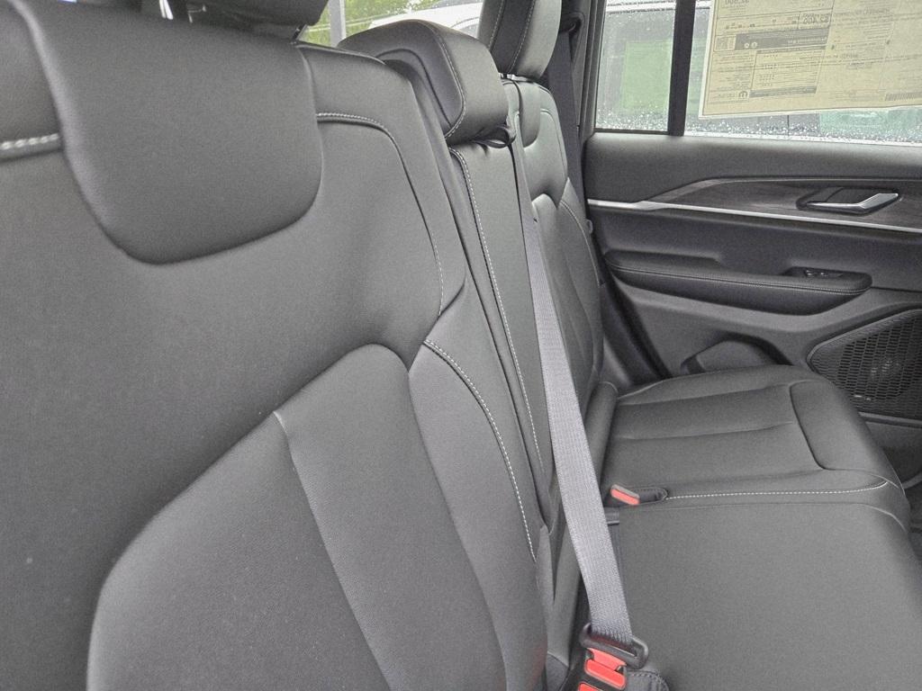 new 2025 Jeep Grand Cherokee car, priced at $45,879