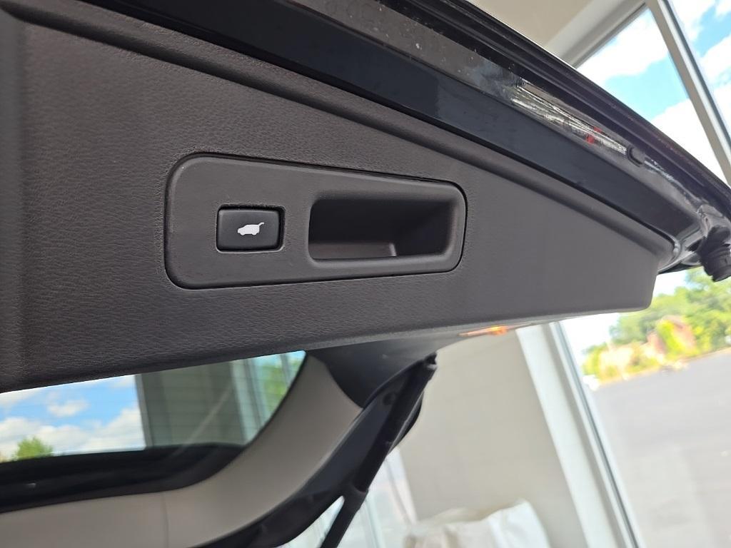 used 2016 Acura MDX car, priced at $18,389
