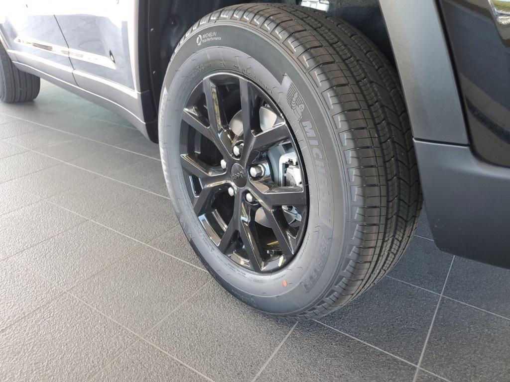 new 2025 Jeep Grand Cherokee car, priced at $42,708