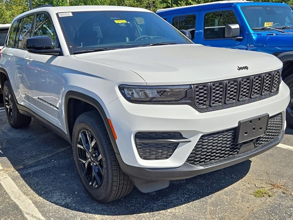 new 2025 Jeep Grand Cherokee car, priced at $38,797