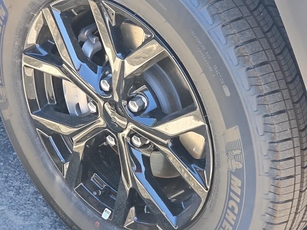 new 2025 Jeep Grand Cherokee car, priced at $38,797