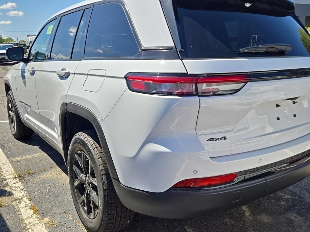 new 2025 Jeep Grand Cherokee car, priced at $38,797