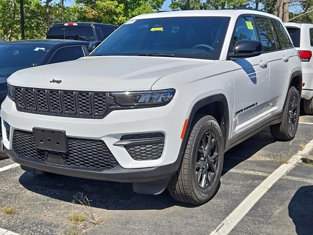 new 2025 Jeep Grand Cherokee car, priced at $38,797