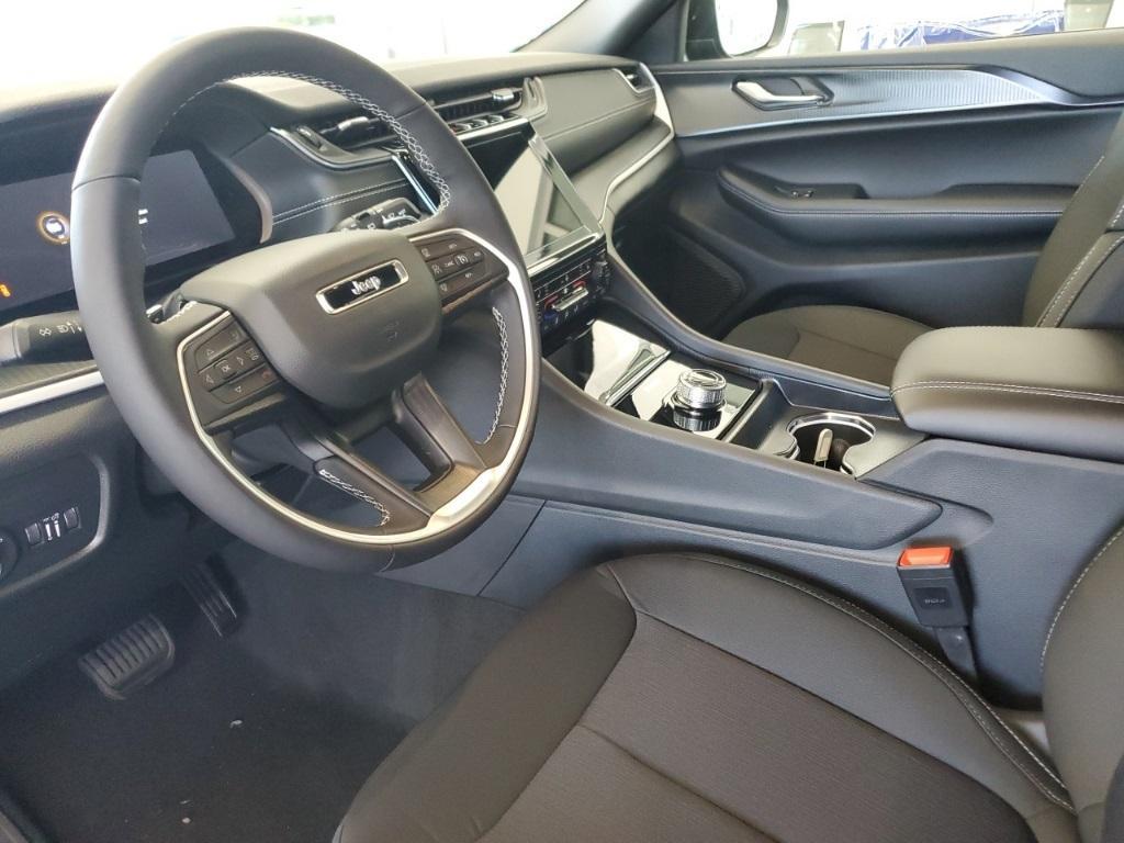 new 2025 Jeep Grand Cherokee car, priced at $41,518