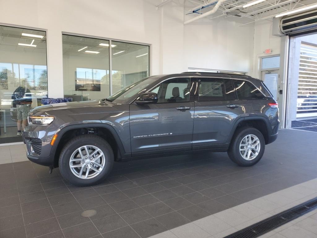 new 2025 Jeep Grand Cherokee car, priced at $37,656