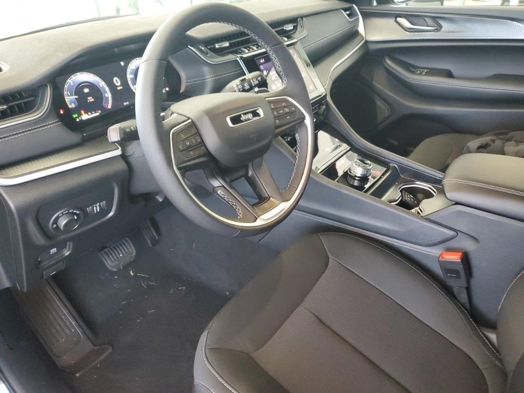 new 2025 Jeep Grand Cherokee car, priced at $37,656
