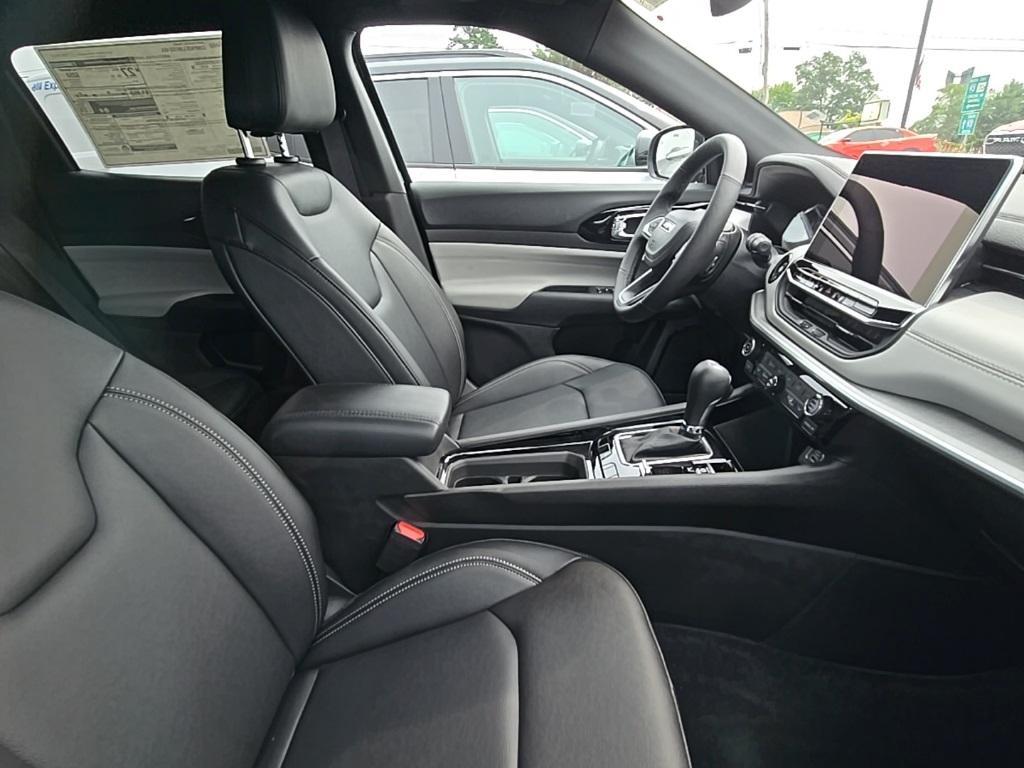 new 2025 Jeep Compass car, priced at $32,928