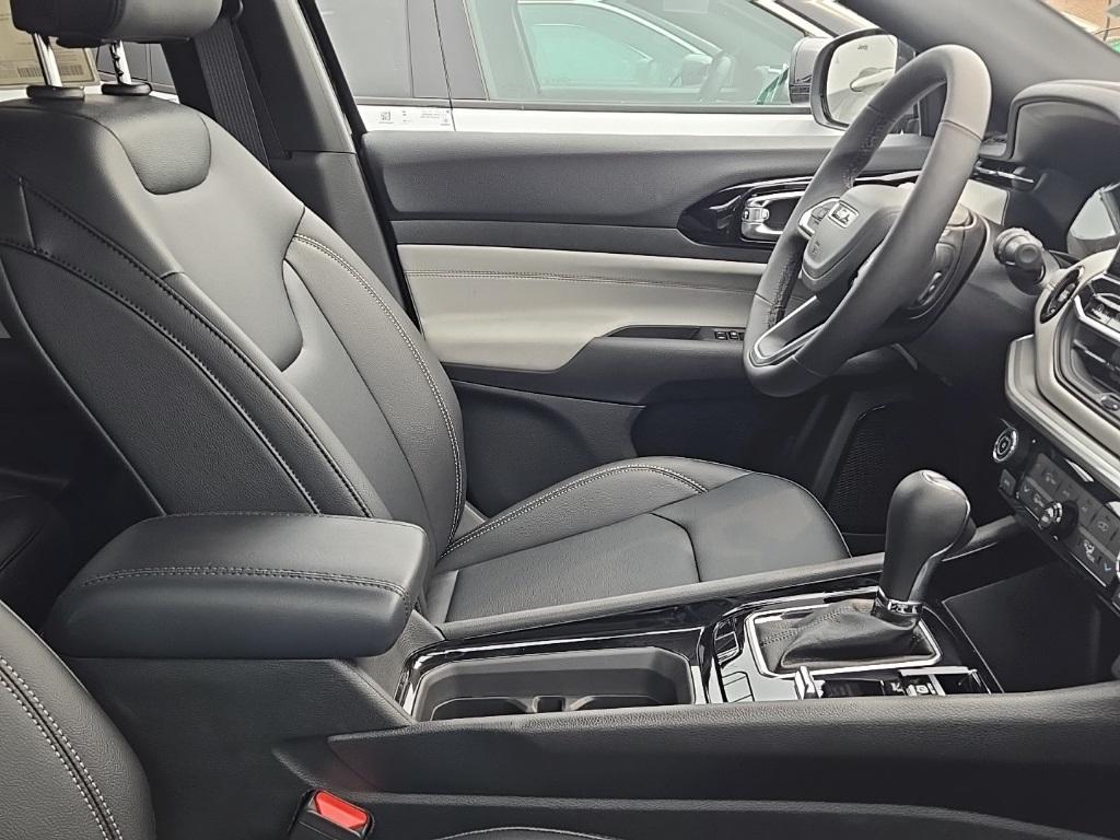 new 2025 Jeep Compass car, priced at $32,928