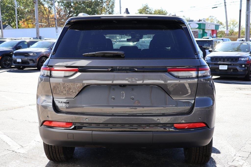 new 2024 Jeep Grand Cherokee car, priced at $40,914