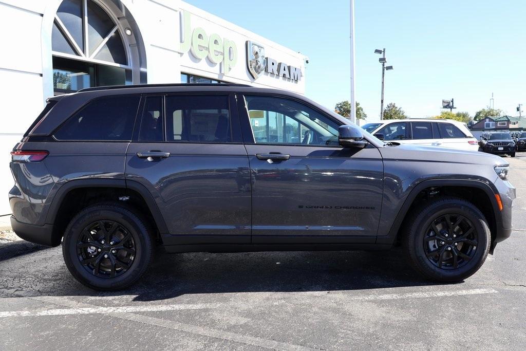 new 2024 Jeep Grand Cherokee car, priced at $40,914