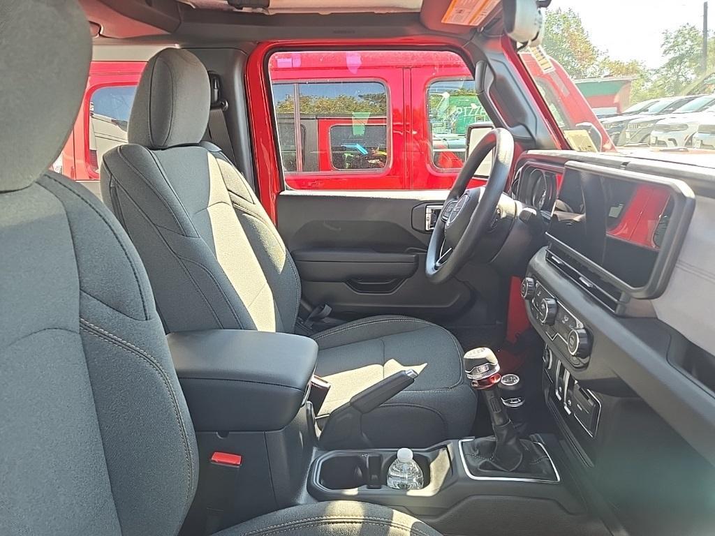 new 2025 Jeep Wrangler car, priced at $32,406