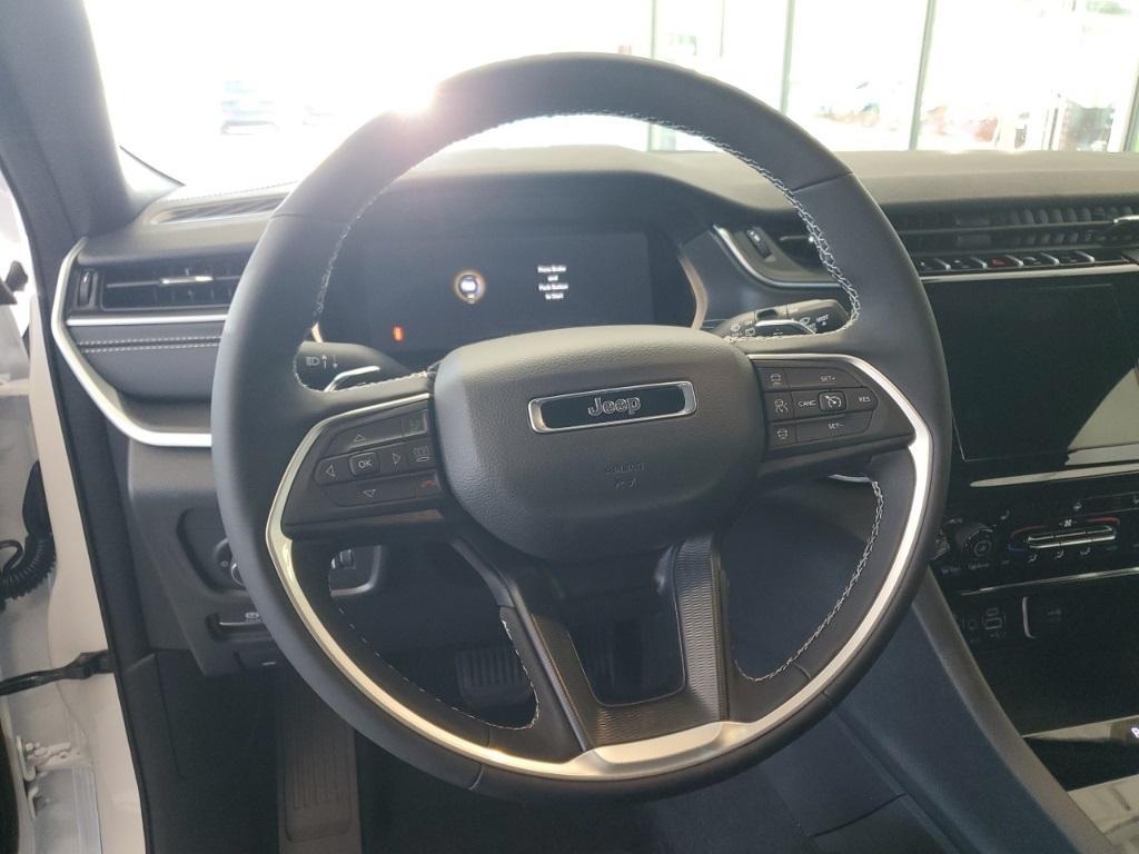 new 2025 Jeep Grand Cherokee car, priced at $35,620