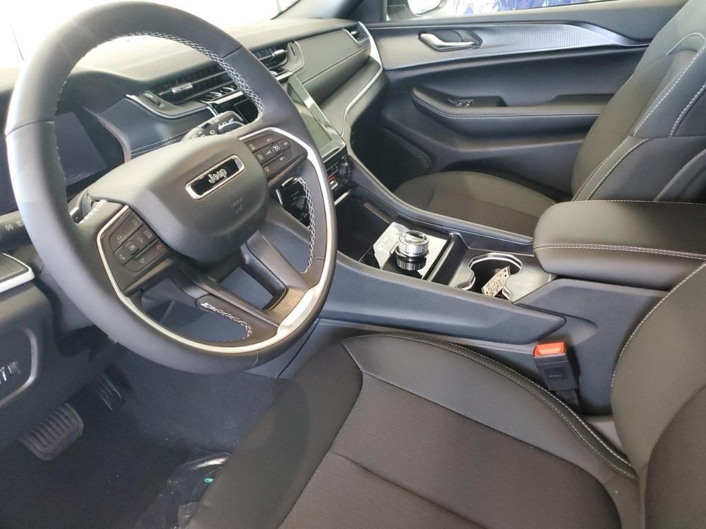 new 2025 Jeep Grand Cherokee car, priced at $35,620