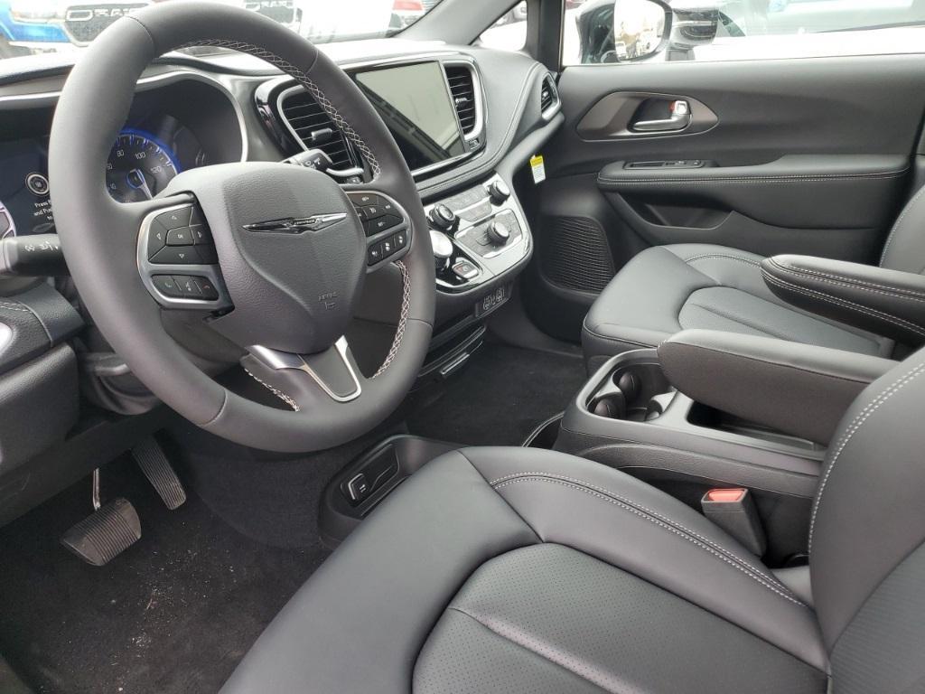 new 2025 Chrysler Pacifica car, priced at $45,531