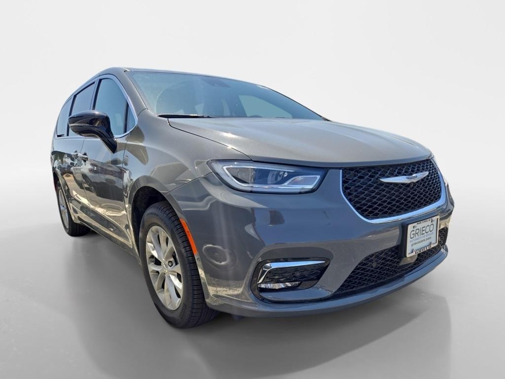 new 2025 Chrysler Pacifica car, priced at $45,531