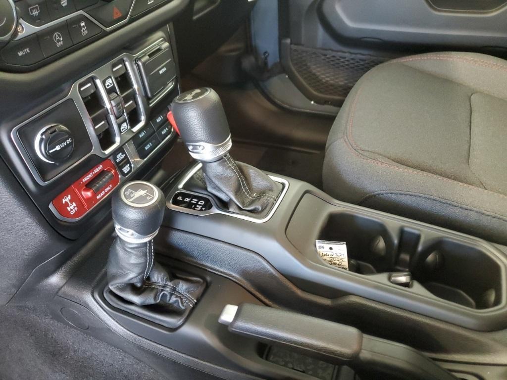 new 2025 Jeep Wrangler car, priced at $51,072