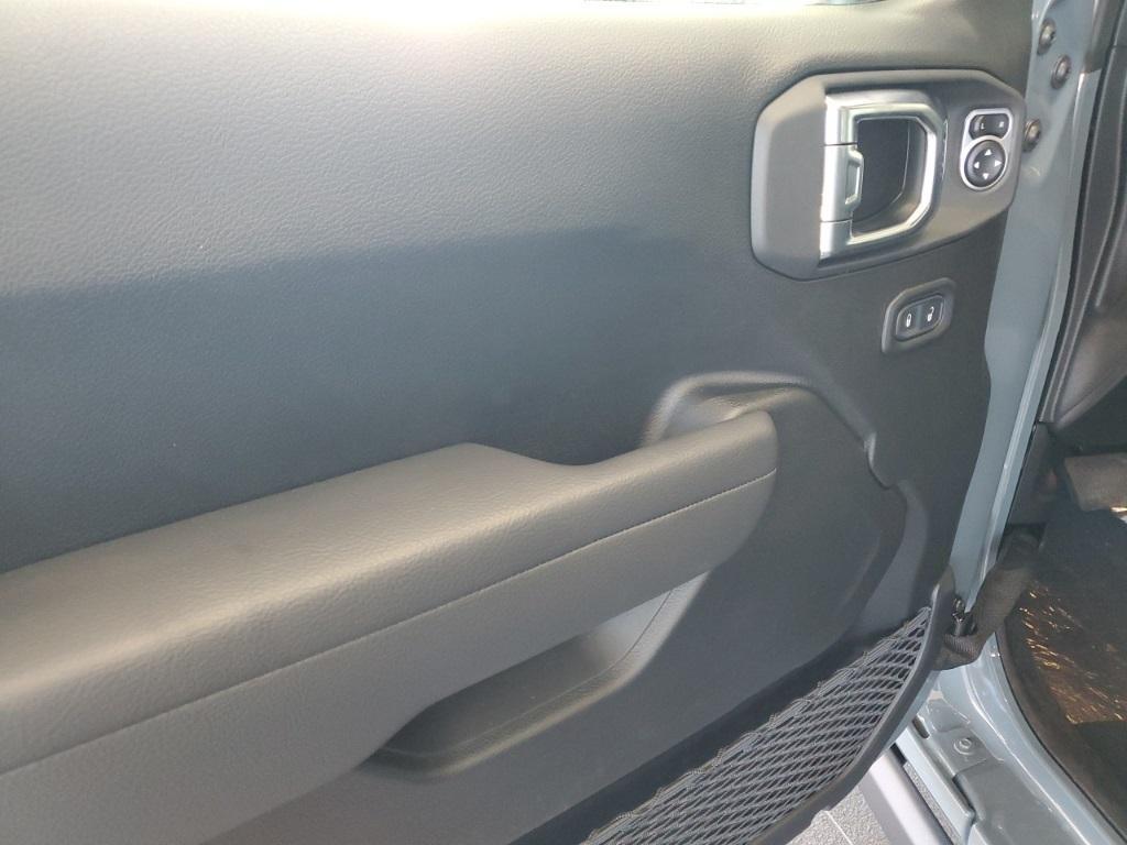 new 2025 Jeep Wrangler car, priced at $51,072