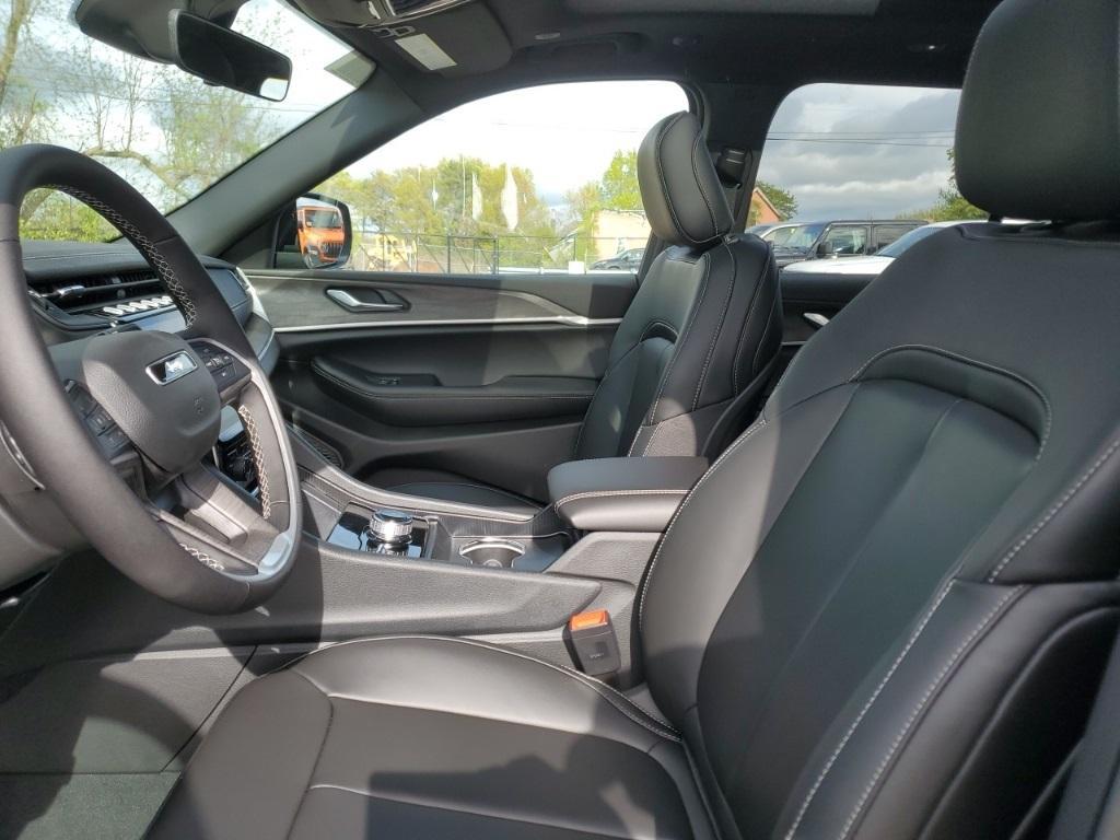 new 2025 Jeep Grand Cherokee car, priced at $46,891