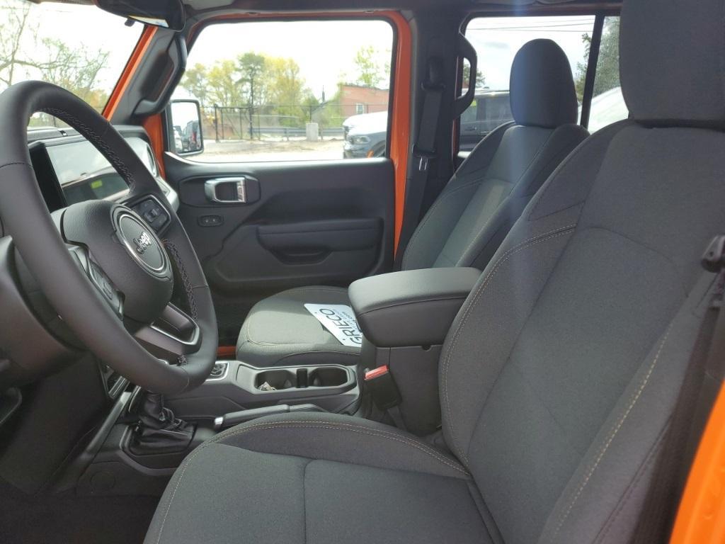 new 2025 Jeep Wrangler car, priced at $45,739