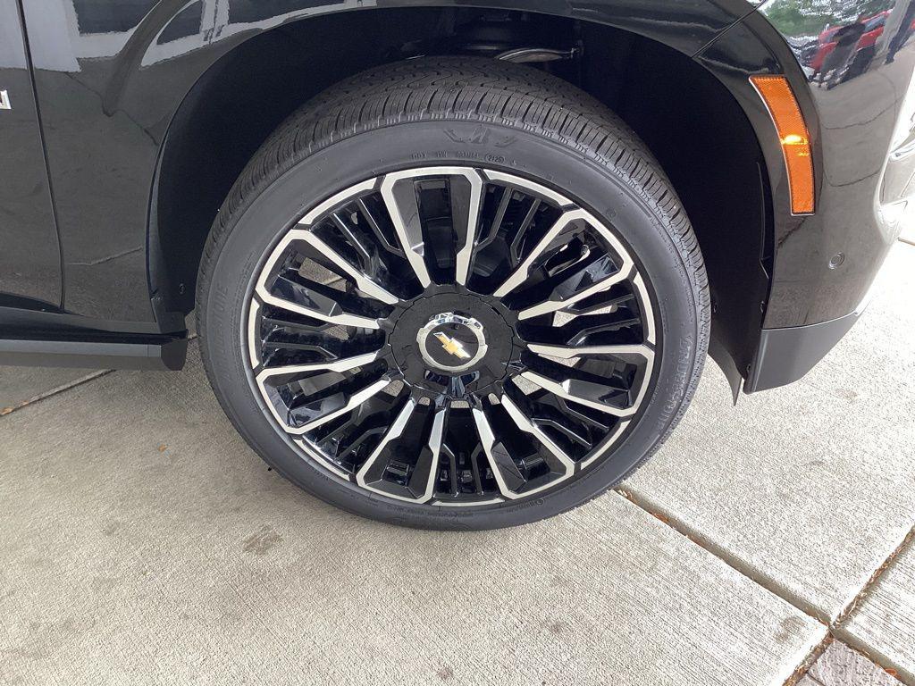 new 2025 Chevrolet Suburban car, priced at $100,250