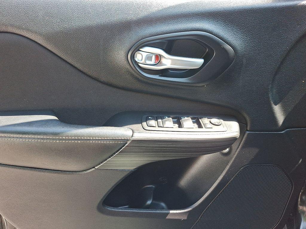 used 2016 Jeep Cherokee car, priced at $8,995