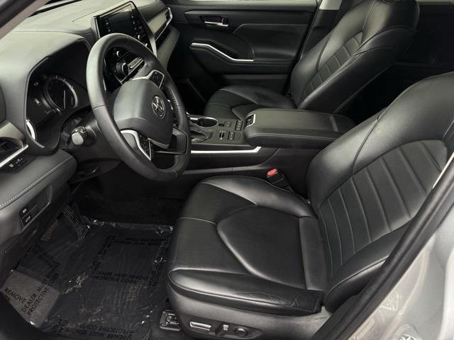 used 2022 Toyota Highlander car, priced at $40,499