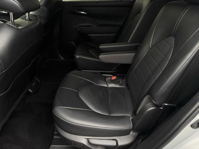 used 2022 Toyota Highlander car, priced at $40,499