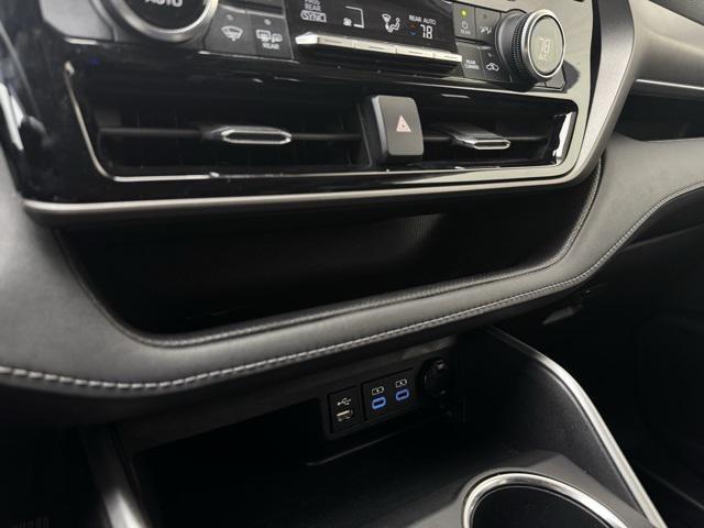used 2022 Toyota Highlander car, priced at $40,499