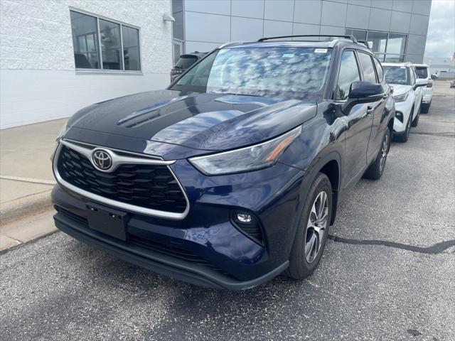 used 2022 Toyota Highlander car, priced at $41,798