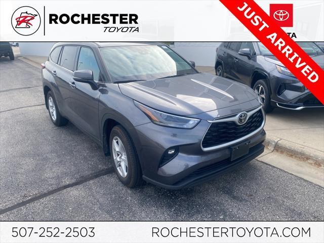 used 2022 Toyota Highlander car, priced at $35,499