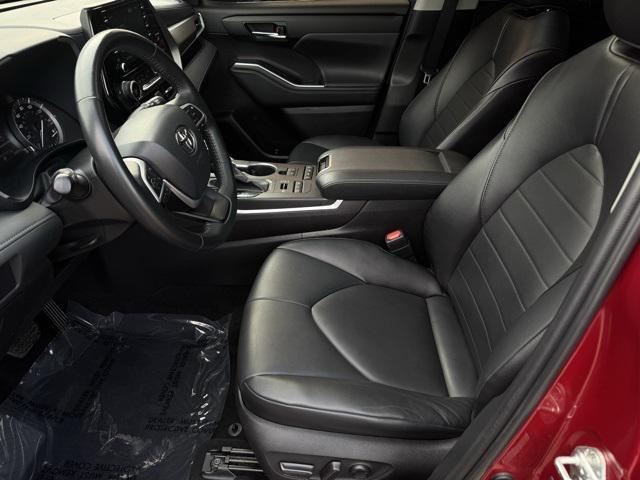 used 2022 Toyota Highlander car, priced at $42,500