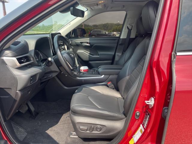 used 2022 Toyota Highlander car, priced at $42,500