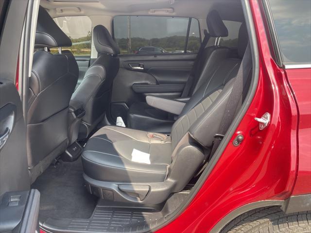 used 2022 Toyota Highlander car, priced at $42,500