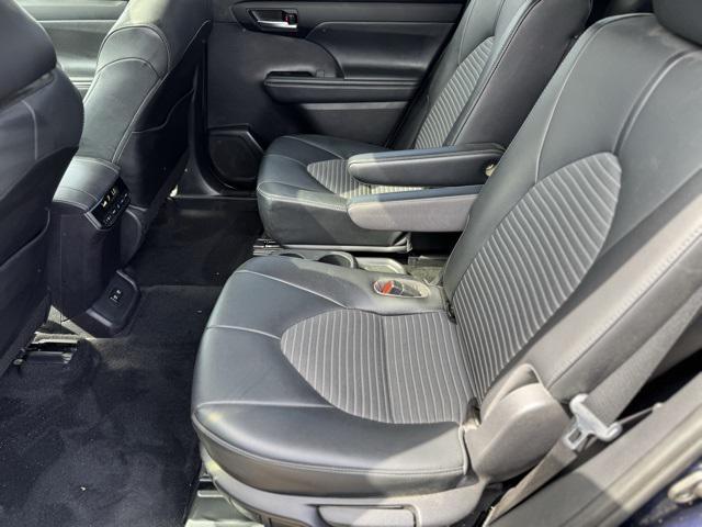 used 2021 Toyota Highlander car, priced at $39,999
