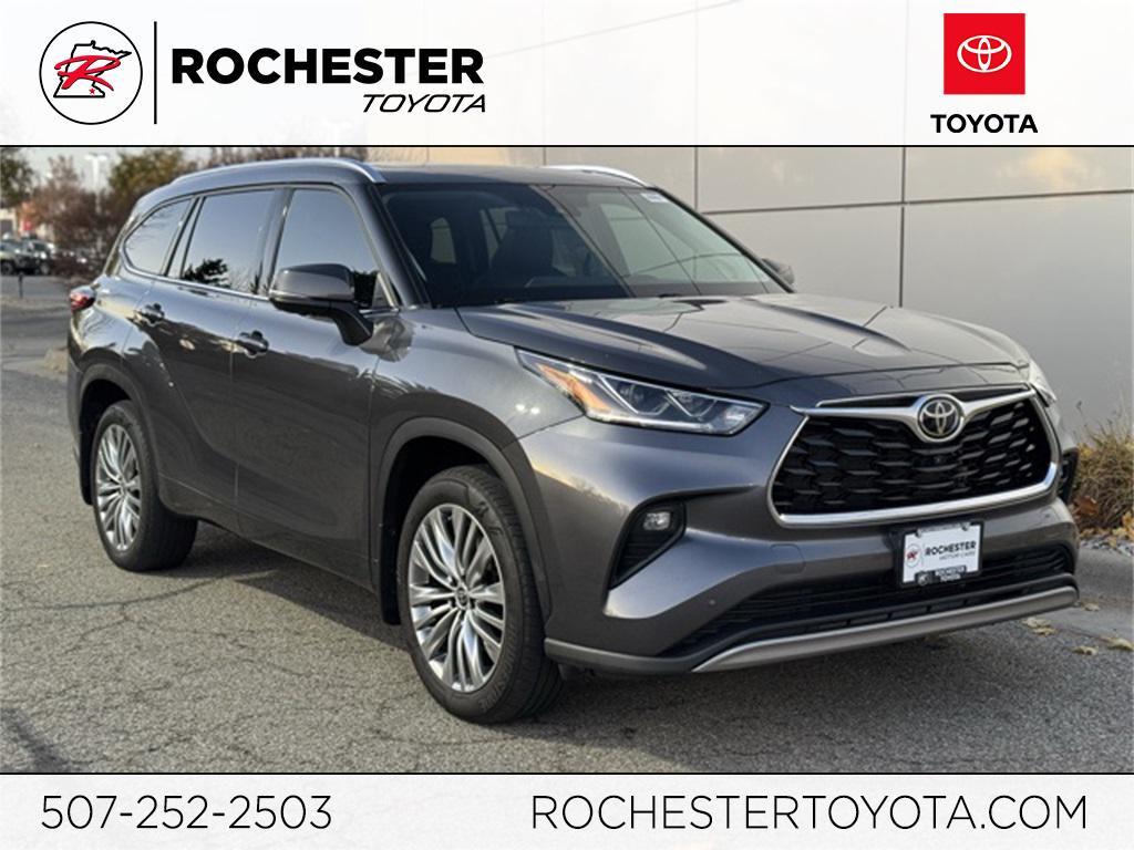 used 2023 Toyota Highlander car, priced at $39,999
