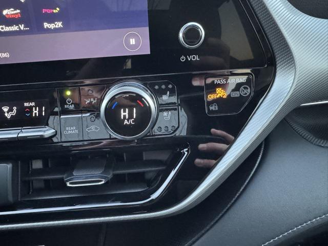 used 2023 Toyota Highlander car, priced at $39,999