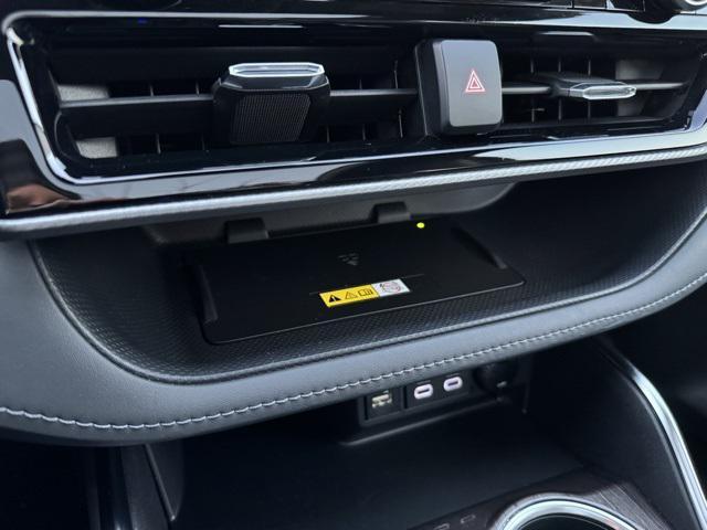 used 2023 Toyota Highlander car, priced at $39,999