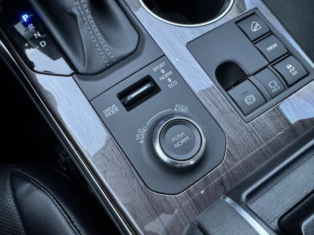 used 2023 Toyota Highlander car, priced at $39,999