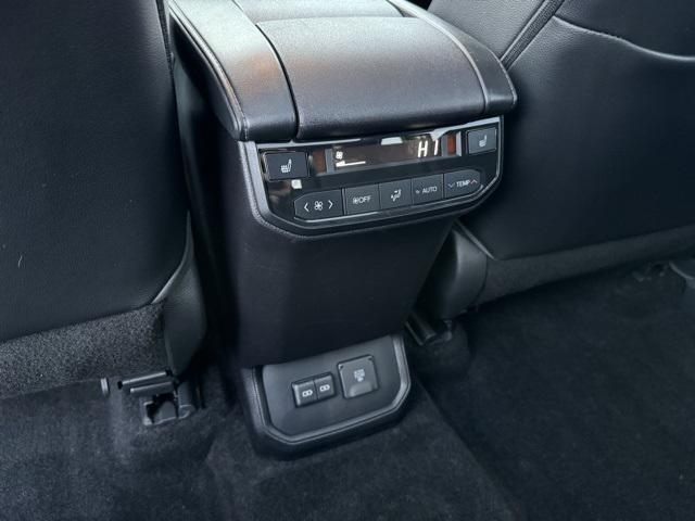 used 2023 Toyota Highlander car, priced at $39,999