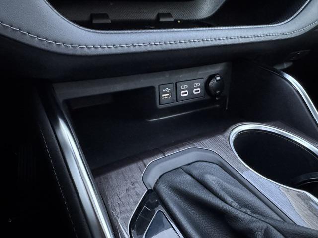 used 2023 Toyota Highlander car, priced at $39,999