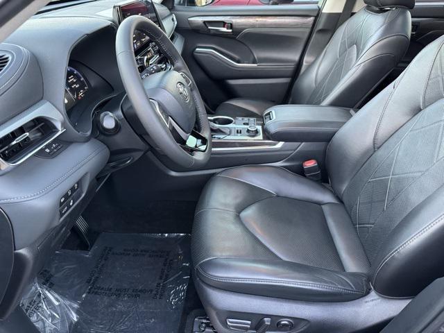 used 2023 Toyota Highlander car, priced at $39,999