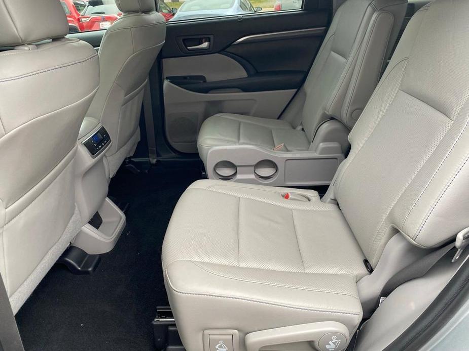 used 2019 Toyota Highlander car, priced at $29,500