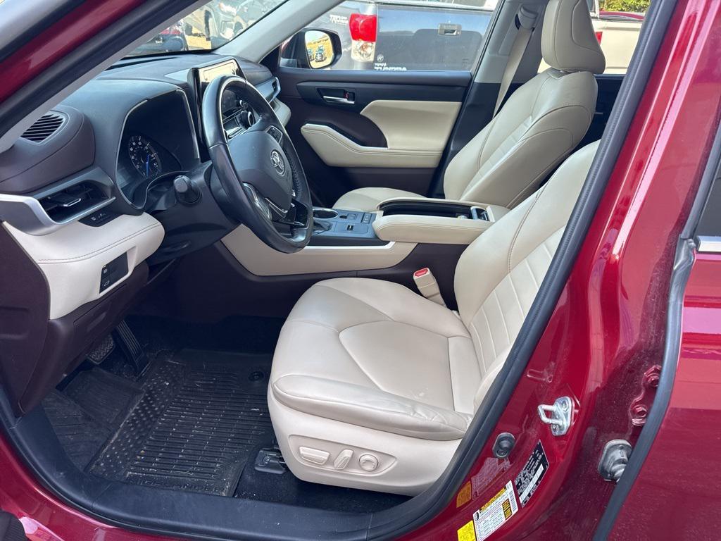 used 2021 Toyota Highlander car, priced at $36,999