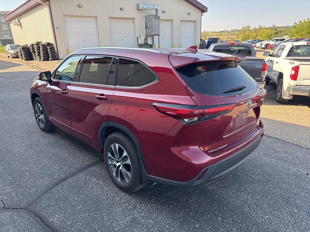 used 2021 Toyota Highlander car, priced at $36,999